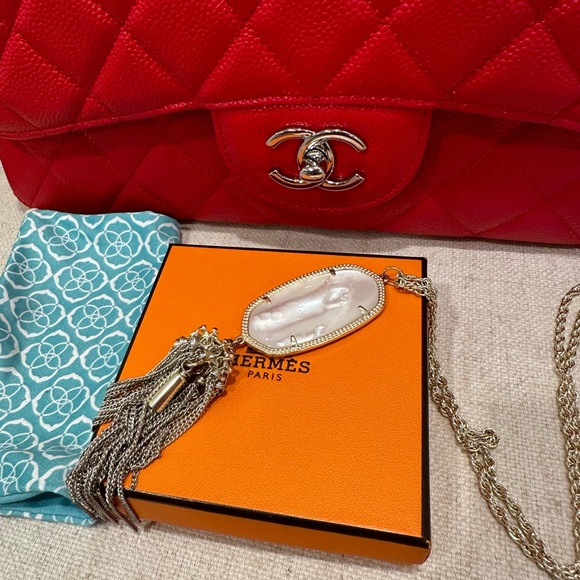 Kendra Scott Rayne Gold Long Pendant Necklace in Ivory Mother-of-Pearl - Picture 3 of 6